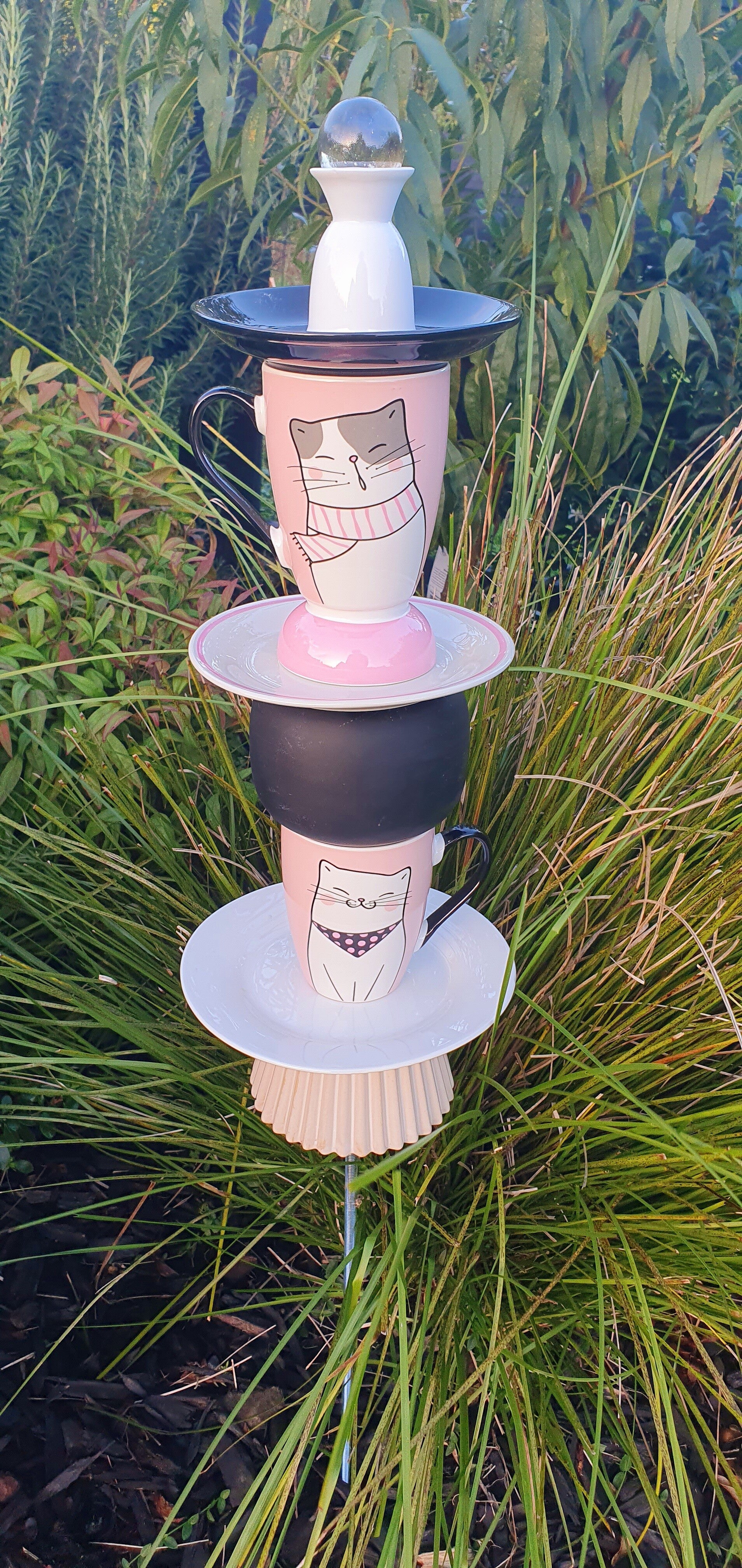 Garden Bird Feeders / Totems - Pink Pussy Cat