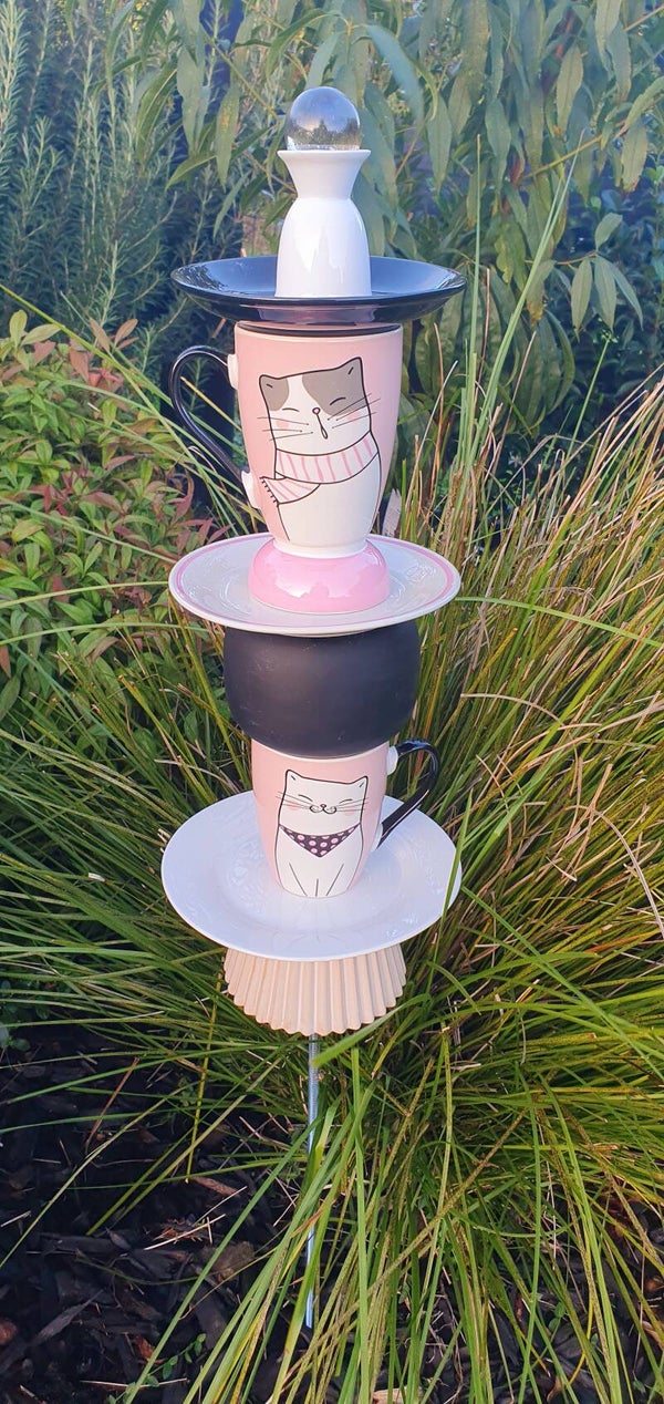 Garden Bird Feeders / Totems - Pink Pussy Cat