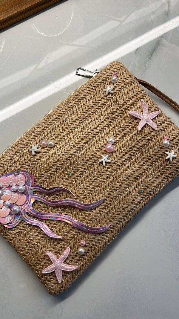 Pinky purse
