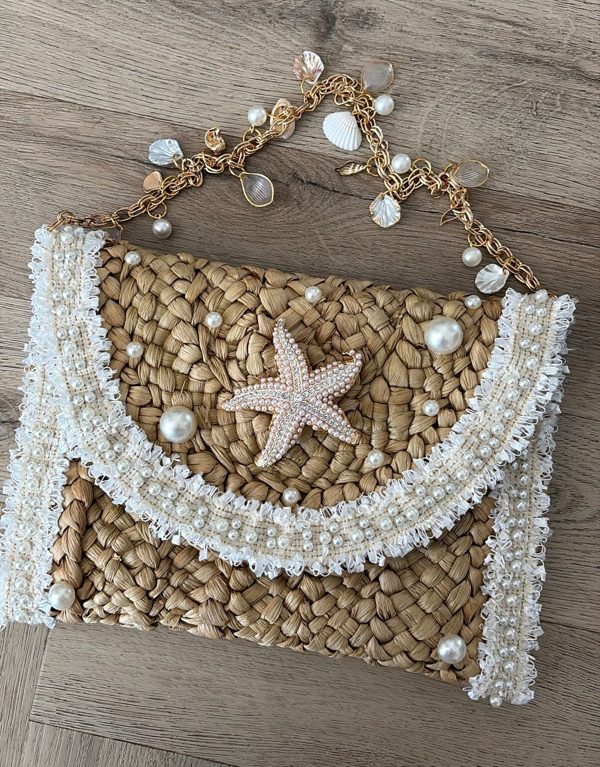 Lana pouch gold with handle