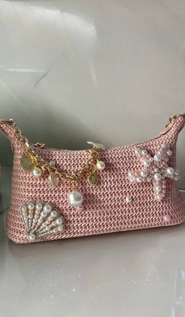 Pinkie shoulder