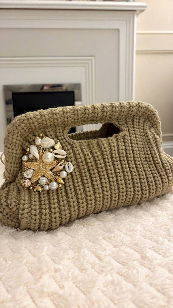Moon shell clutch