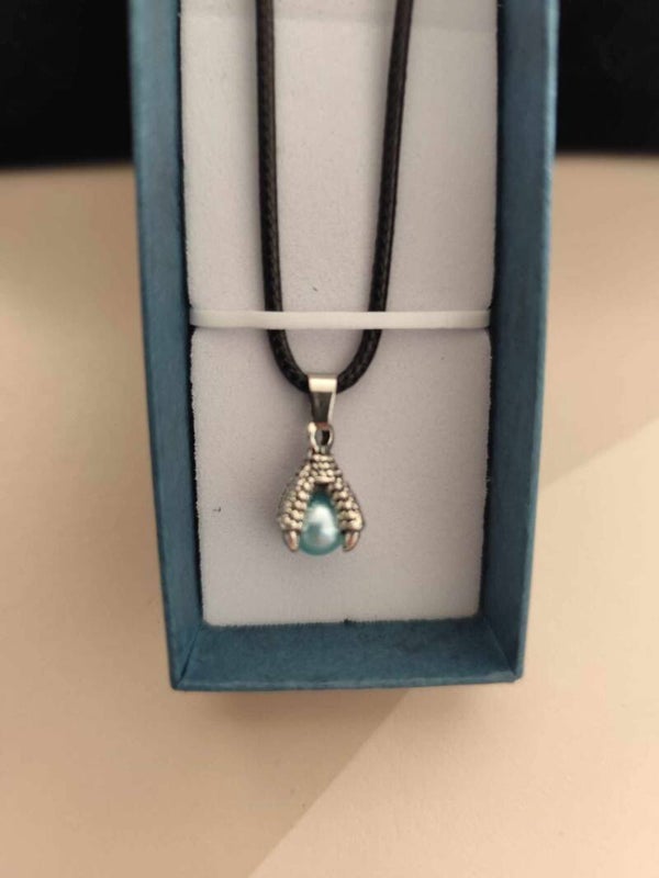 Drachenkrallen Kette Hellblau