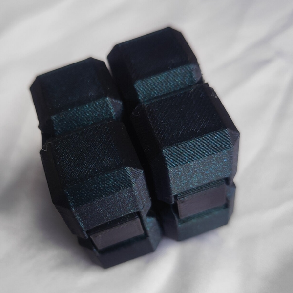 Infinity Cube Kantig Schwarz Schimmer