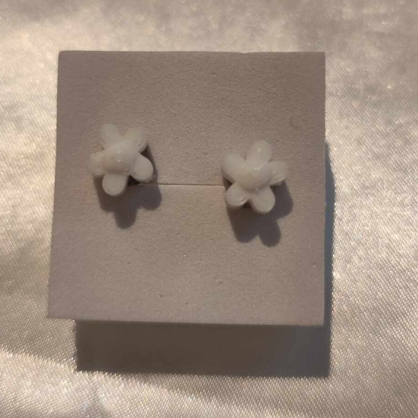 Blumen Ohrstecker Weiss