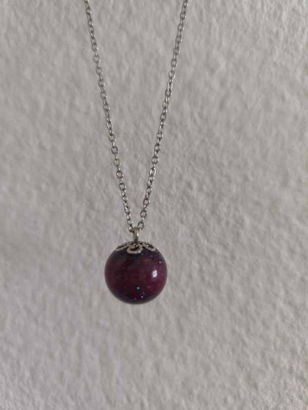 Epoxy Kette mit Silberkette Lila mit Blauem Schimmer