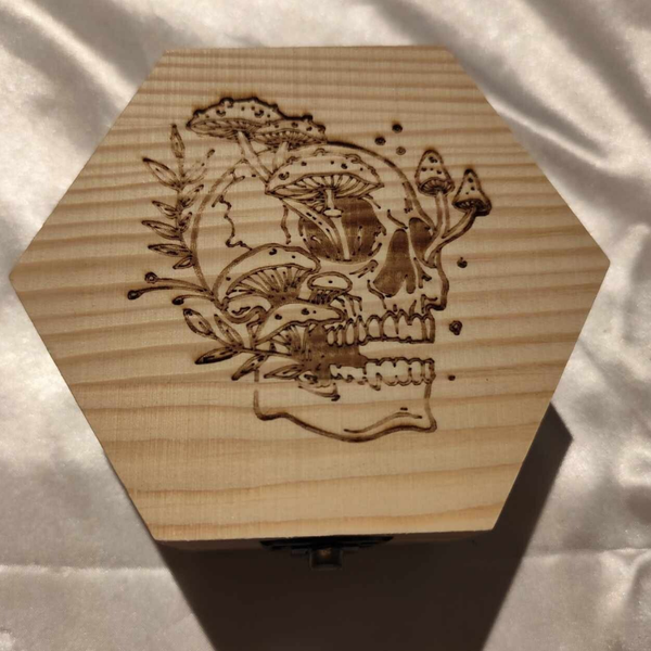 Pilz Totenkopf Holzbox