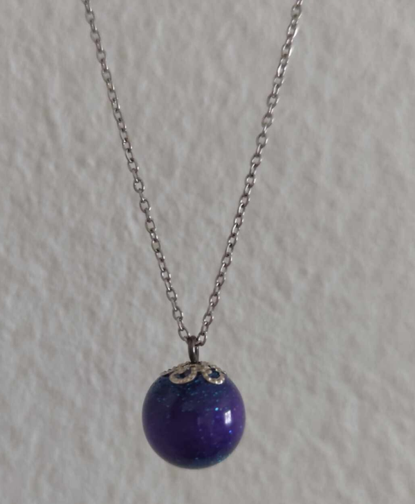 Epoxy Kette mit Silberkette Lila mit Blauem Schimmer