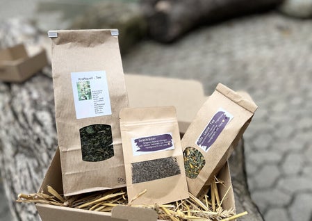 Geschenk Set Kraeuter und Tee mit Salz von der Herzblick Ranch im Allgaeu