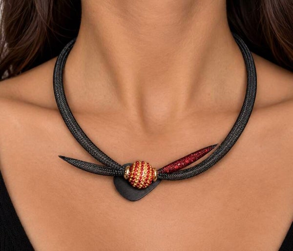 Mesh Kette mit roter Beerenperle
