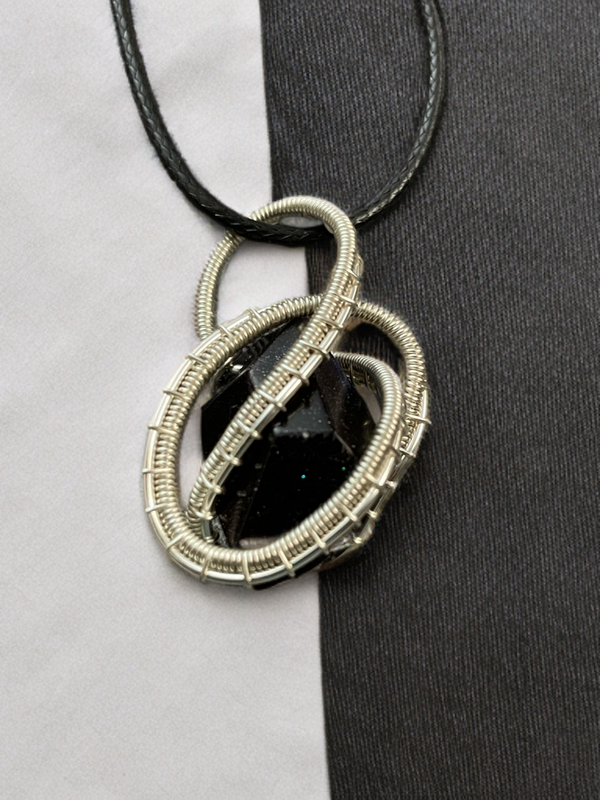 Schwarz/silbener Anhänger no 2