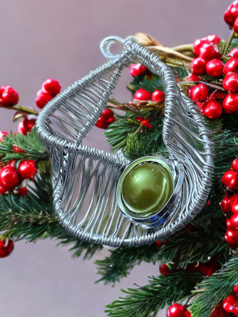 Grüne Perle im Schwung