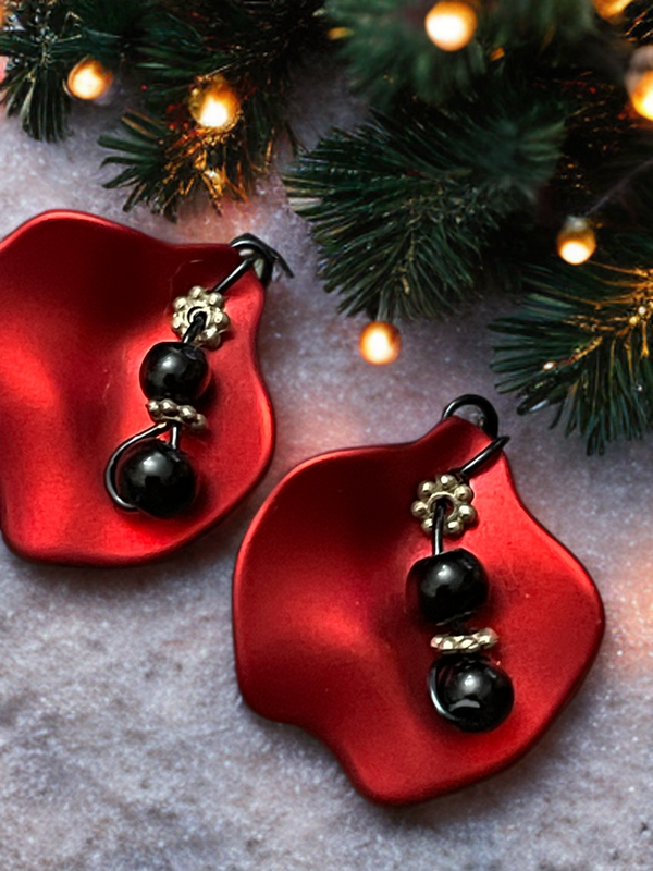 Rosenblatt mit schwarzen Perlen