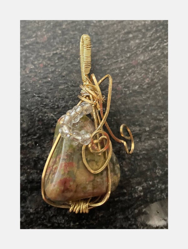 Anhänger mit farbigem Naturstein