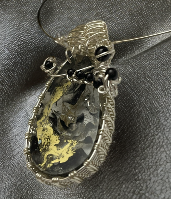 Kettenanhänger schwarz/ gold