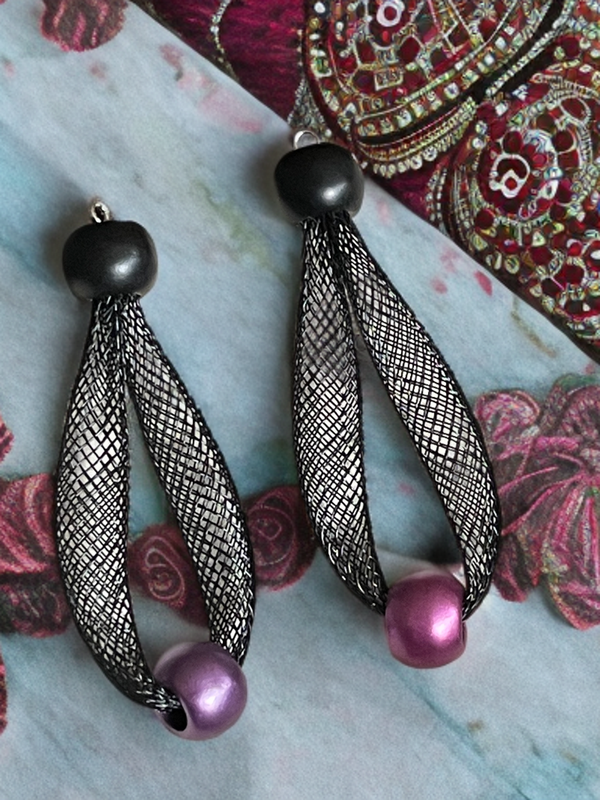 Netzohrringe schwarz/lila