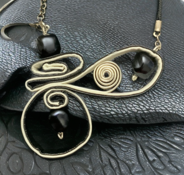 Leder-Halskete schwarz/weiß