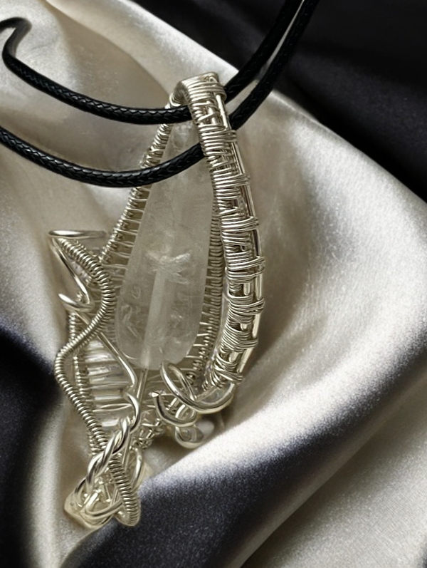 Kettenanhänger weißer Tropfen