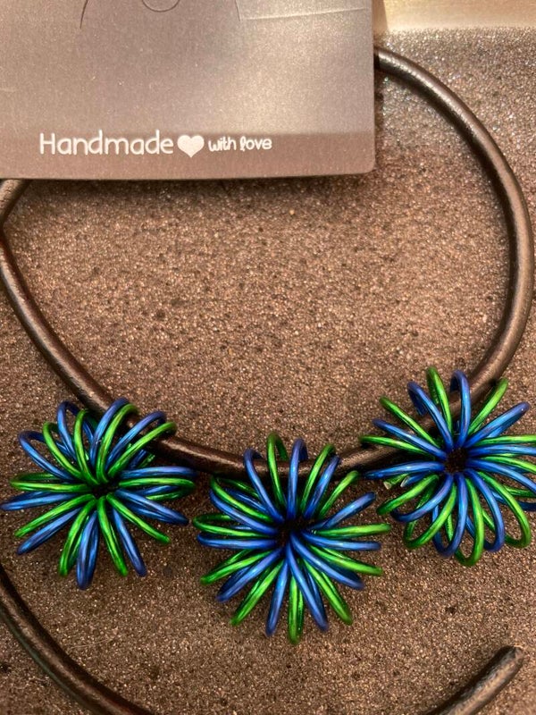 Blüten blau / grün