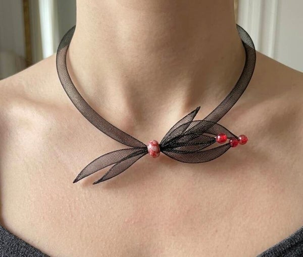 Magic in black/red no 1