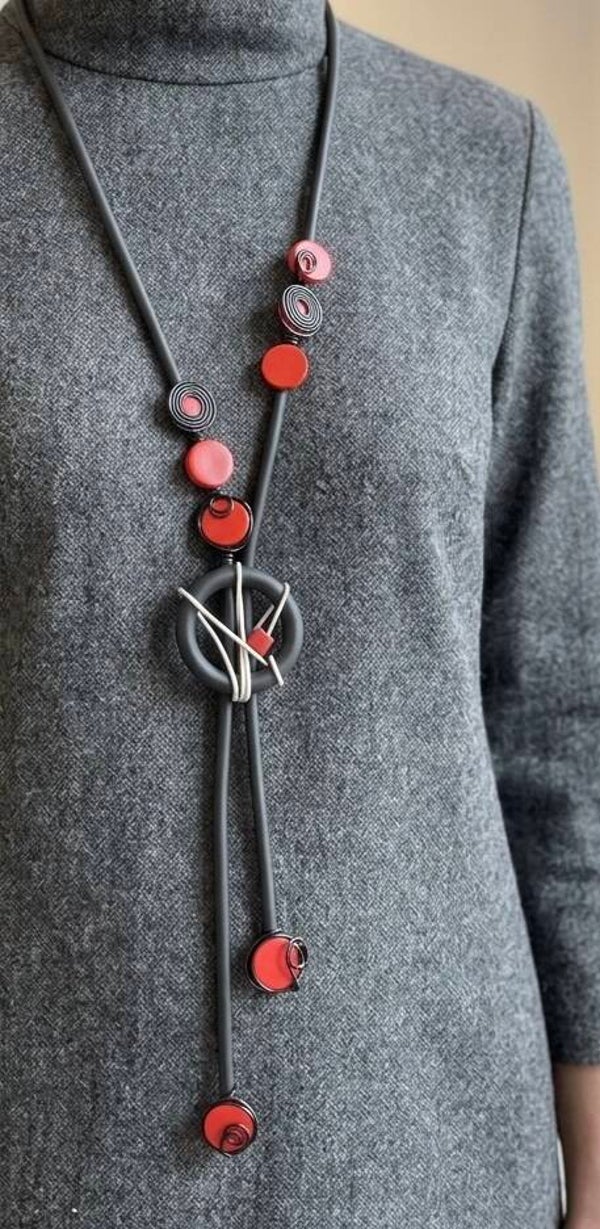Lange Kette Schwarz'/rot