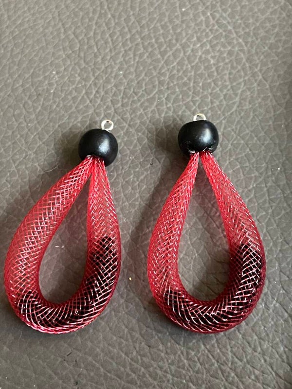 Netzohrringe gefüllt