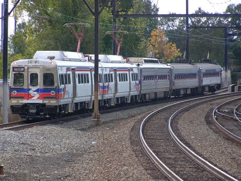 A train with Silverliners II through V at Fern Rock.