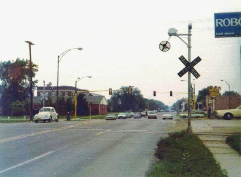 Two WRRS Autoflag No. 5s on the Ames-Des Moines branch of the Chicago & North Western.