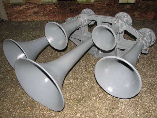 Leslie superTyfon model S-5T diesel locomotive air horn.