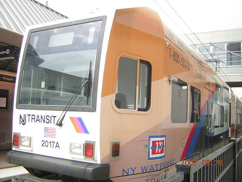 NJT train 2017 at Pavonia/Newport.