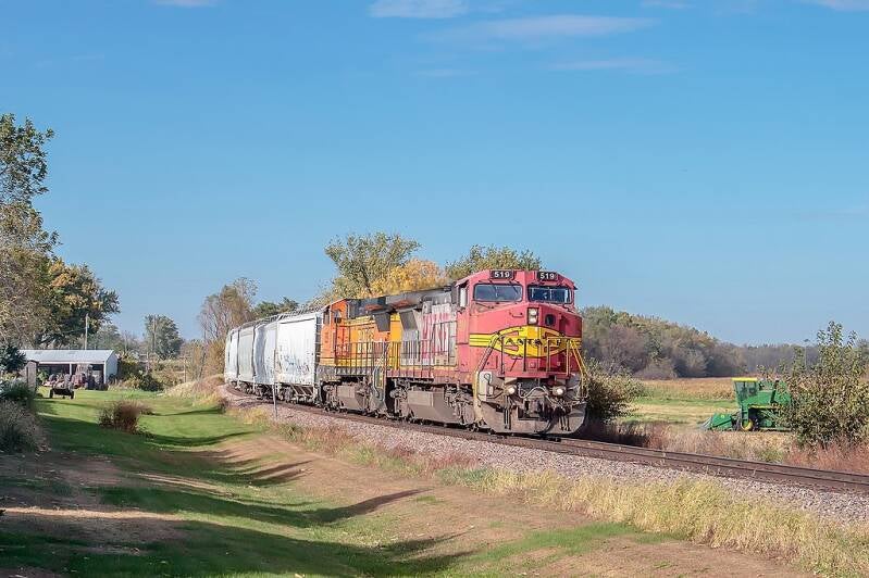 A BNSF Dash 8-40BW.