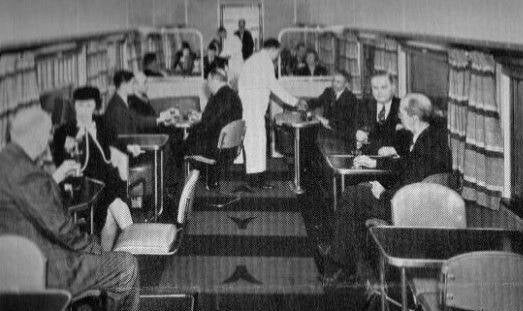 Cocktail lounge on the Crusader.