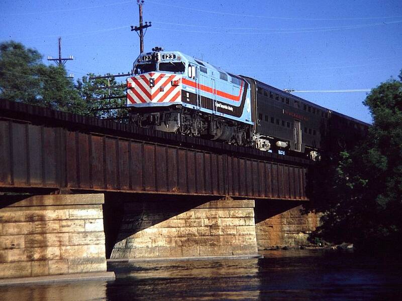 RTA EMD F40PH No. 123 crossing the Fox River in Elgin, Illinois, in 1981.