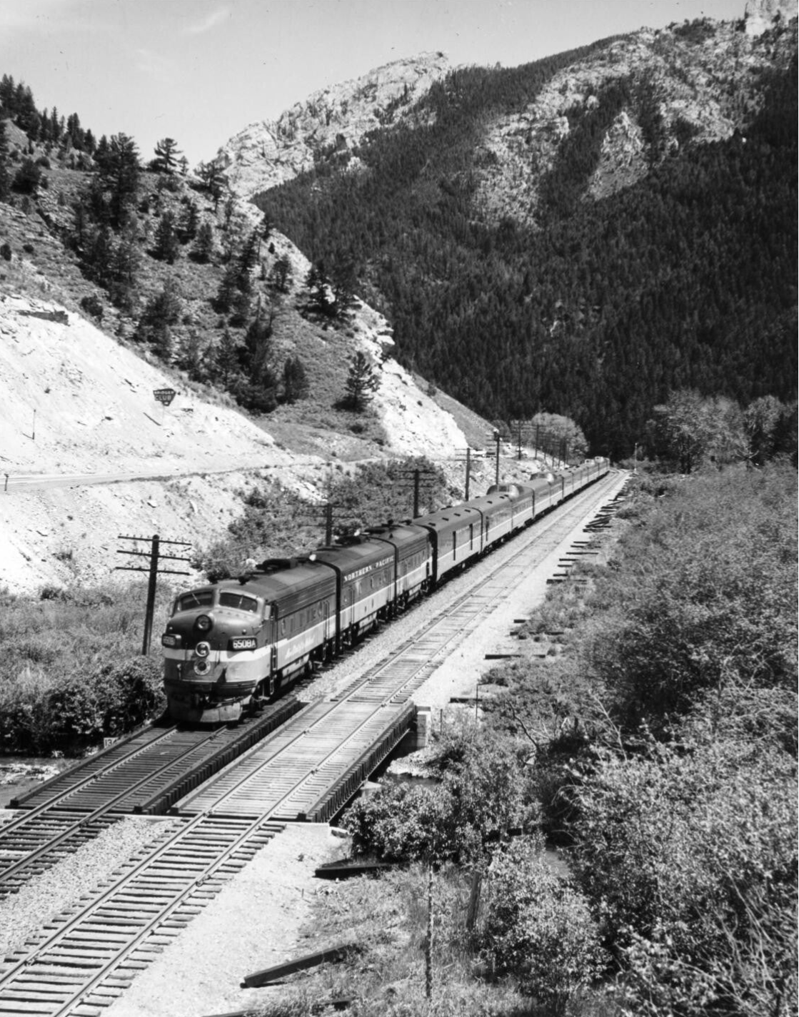North Coast Limited Trains and Railroads