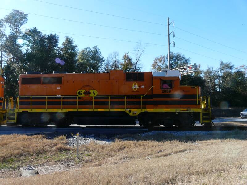 GSWR 2059 crosses U.S. 27 north of Bainbridge, Georgia in 2021.