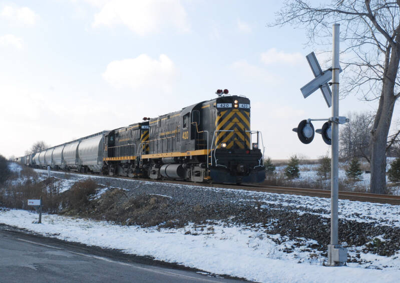 LAL 420 & 425 headed north to Genesee Junction.