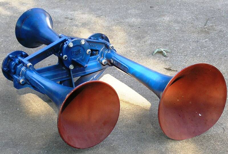 Leslie SuperTyfon model S-3L diesel locomotive air horn.