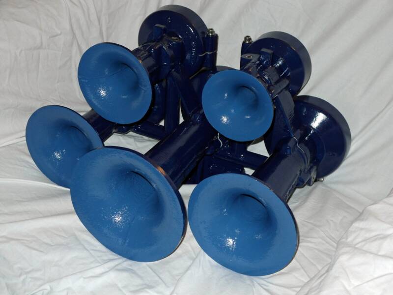 Nathan model M5 diesel locomotive air horn.