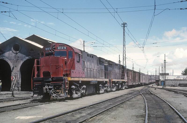 NdeM 8129, an ALCO C424, with eastbound Train 52 arriving at Esperanza, Puebla, Mexico on September 11, 1966.