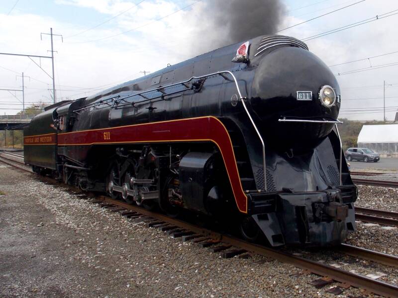 No. 611 running around its train at Leaman Place Junction in late September 2019