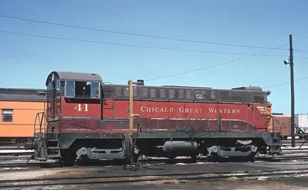 CGW 41 Baldwin DS44-1000 in first diesel paint scheme in Chicago Transfer Yard 5 x 7 Photo