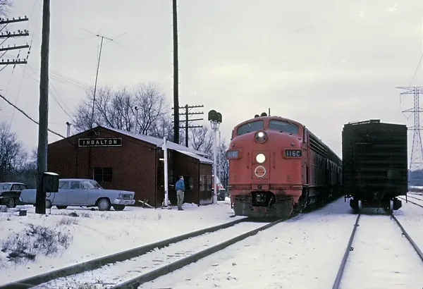 CGW 116C FP7 w freight No. 192 passing Ingalton, IL Station Jan 5 1968 5 x 7 Photo