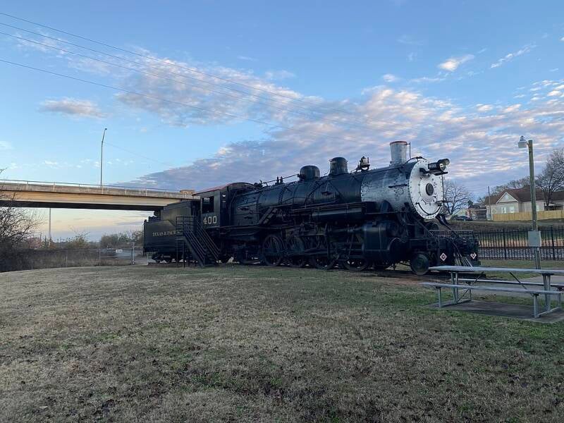 No. 400 was built in 1915 by Baldwin Locomotive Works and is a Class E-4A1 2-8-2.
