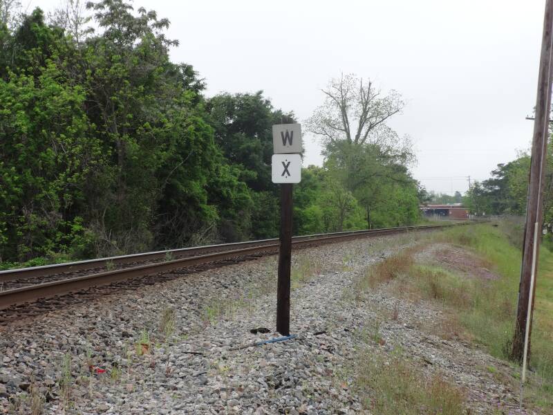 Whistle post with multiple crossings in Valdosta, Georgia.