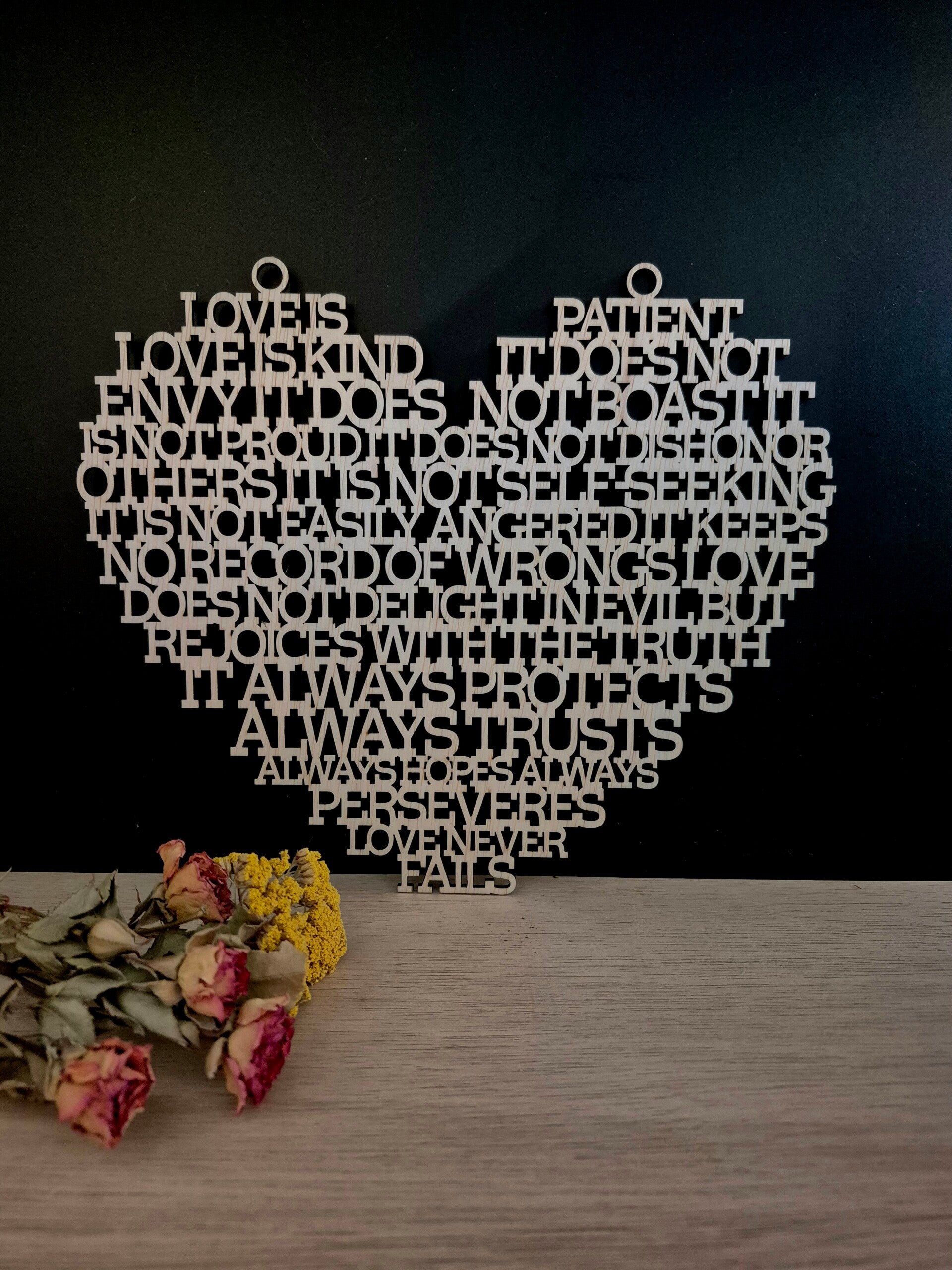 1 Korinthe 13 Love is patient  - Hart hangend (groot)