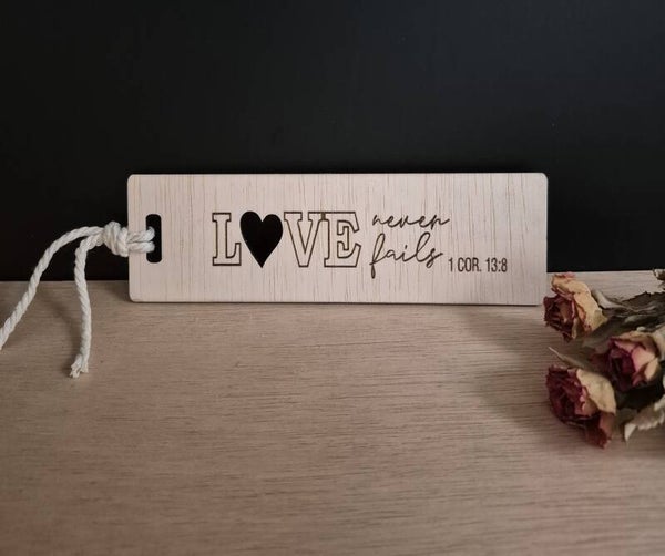Boekenlegger 'Love never fails' 1 Cor. 13:8
