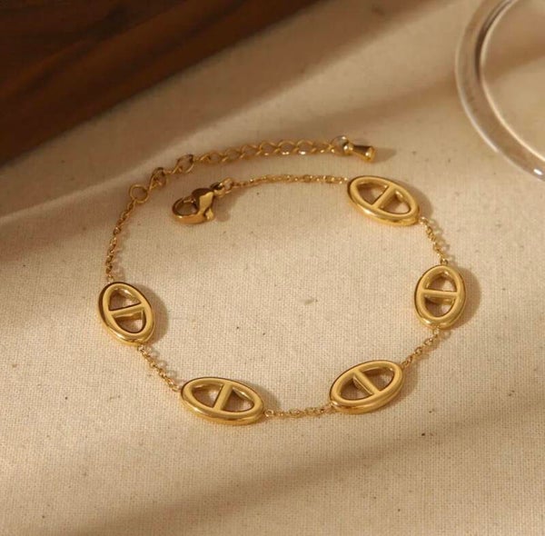 Simple Dazzle Gold Bracelet