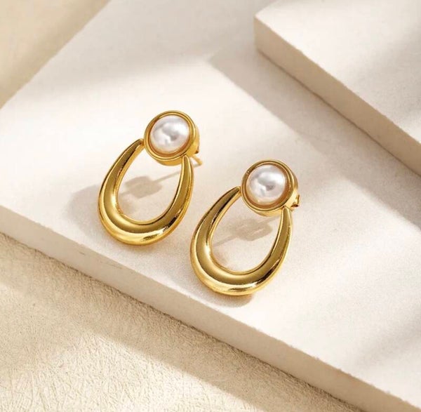 Oval Pearl Gold Earrings