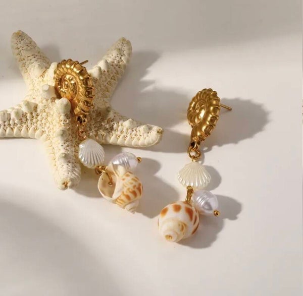 Snail Tide Gold Earrings