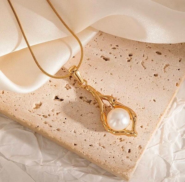 Pearl World Gold Necklace
